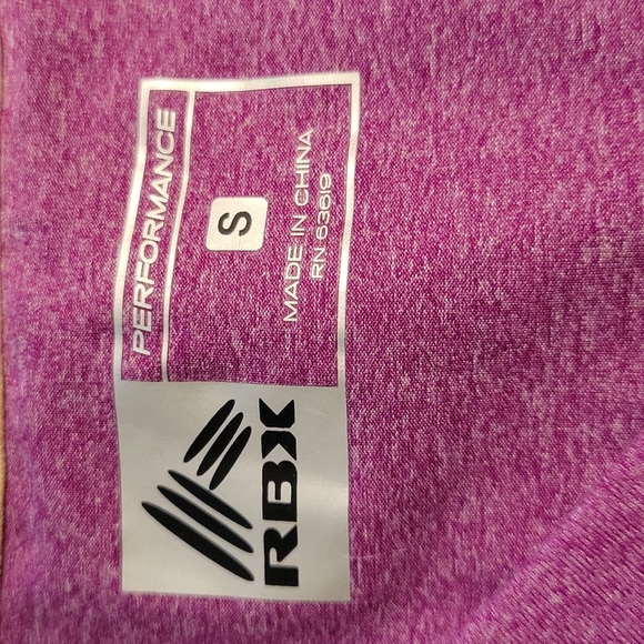 🎈 4/$20 Reebok tee - Picture 2 of 5